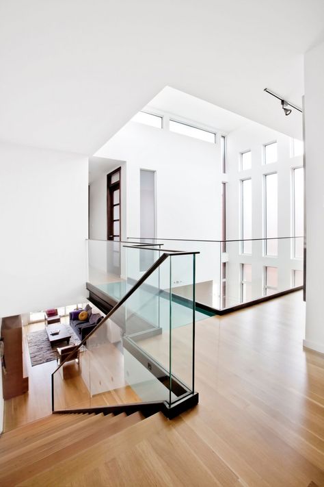 Glass Railing Stairs, Glass Stairs, Stairs Ideas, Glass Staircase, Interior Design Per La Casa, Lan Can, Staircase Railings, Home Stairs Design, Modern Stairs