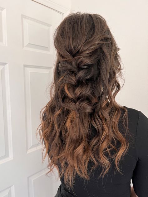 Half up half down hairstyle, brunette hair, boho hairstyle, bridal half up half down hairstyle Hairstyles For Prom Brunette, Messy Braid Prom Hair, Prom Hair Inspiration Half Up, Grad Hairstyles Down, Brown Hair Styles For Prom, Prom Hair Braids Half Up, Homecoming Hair Ideas For Curly Hair, Cute Hairstyles For Prom Half Up, Half Up Hoco Hair