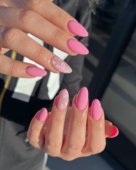 Simple Designed Nails, Pink Girly Nails Design, Pink Nails With Design Ideas, Pink Acrylics Almond, Cute Pink Nails Almond, Almond Designs Nails, Almond Nails 2024, Pink Spring Nail Ideas, Pink Nail Inspo Almond