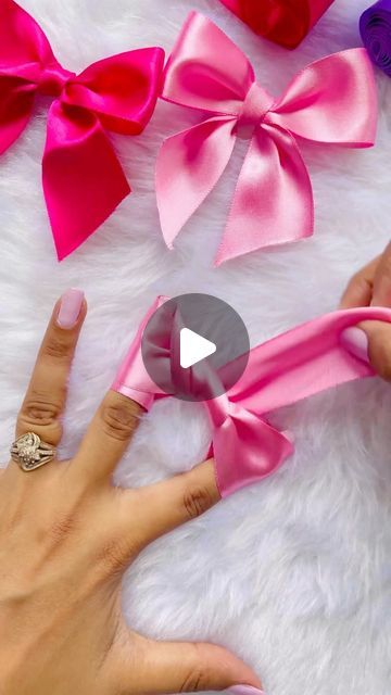 How Do You Tie A Bow With Ribbon, How To Make A Bow Out Of Ribbon Easy, Hand Tied Bows Tutorial, How To Make Small Ribbon Bows, Making A Ribbon Bow, Hair Bow Diy Ribbon, Easy Way To Make A Bow, How To Make Bows Out Of Ribbon, How To Make A Cute Bow