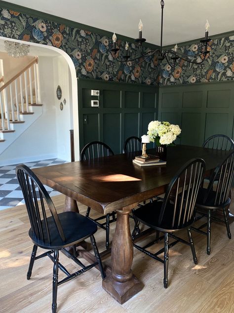Light Moody Dining Room, Moody Dining Room With Wainscotting, Green Victorian Dining Room, Moody Dining Room With Wallpaper, Moody Kitchen And Dining Room, Dark Green Wallpaper Dining Room, Black Wainscoting Green Walls, Modern Farmhouse Dining Room Wallpaper, Dining Room Design Old House