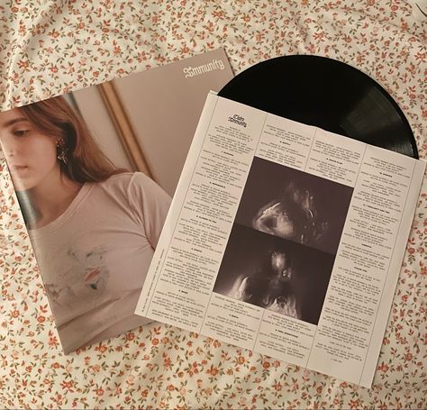 Clairo Vinyl Aesthetic, Aesthetic Vinyl Pictures, Music Aesthetic Vinyl, Fangirling Aesthetic, Clairo Vinyl, Clario Aesthetic, Music Artist Aesthetic, Vinyls Aesthetic, Clairo Aesthetic