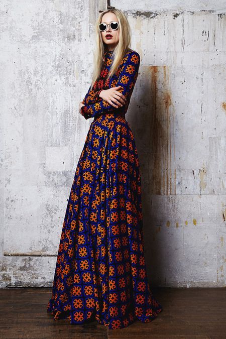 Must invest in a long-sleeved ball gown. This printed Talbot Runhof is on our watch lists. #refinery29 http://www.refinery29.com/paris-fashion-week#slide-6 Sukienki Maksi, Mode Pop, Boho Mode, Stil Boho, Talbot Runhof, 파티 드레스, Mode Casual, Looks Street Style, Vestidos Vintage