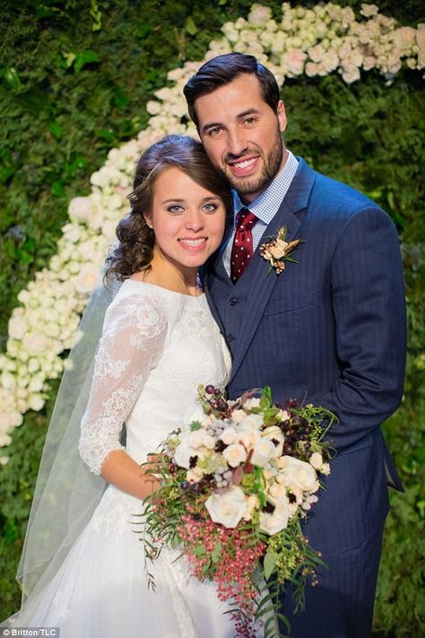 Their first words as a married couple: Jinger Duggar and Jeremy Vuolo spoke to TLC about h... Jinger Duggar Wedding, Amy Duggar, Jinger Duggar, Duggar Wedding, Jeremy Vuolo, S Wedding Dress, Bride Flowers, Photo Couple, Foto Pose