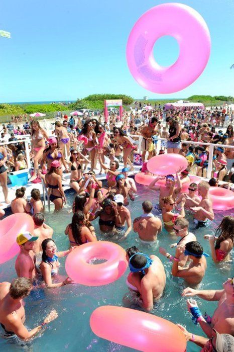 #Pool parties #floatingdrinkholder #drinkstarr #daydrinking #funinthesun Pink Summer, Young Wild Free, Spring Breakers, Dot Dot, Wallpaper Tumblr, Summer Vibe, Beach Sea, Summer Feeling, Summer Dream