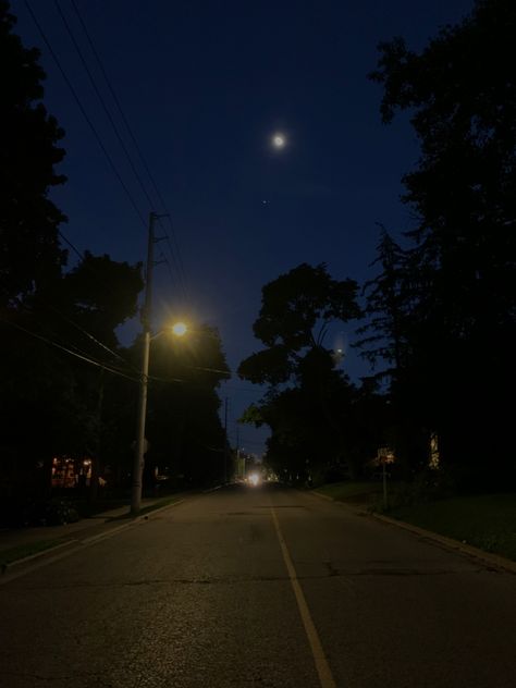 Outdoor Night Aesthetic, Picture Of Road At Night, Night Road City, Night Time Road Aesthetic, Pretty Night Pictures, Roads At Night Aesthetic, Highway Pictures Night, Night Time Vibes Aesthetic, Suburbs At Night