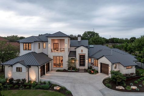 Tour this alluring Texas home with clean and contemporary details Modern Home Design, Texas Limestone, Texas Mansions, Texas Farmhouse, Metal Roofs, Spanish Modern, Dream Life House, Grey Metal, Texas Homes