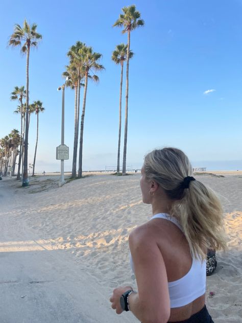 Blonde Running Aesthetic, Workout Beach Aesthetic, Running At The Beach Aesthetic, Running By The Beach, Running In Summer, Venice Beach California Aesthetic, Running Summer Aesthetic, Running Aesthetic Summer, Run On The Beach