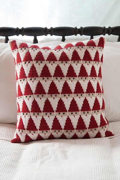 Santa Pillow, Colorwork Chart, Christmas Cushions, Knitting Blogs, Knit Pillow, Christmas Knitting Patterns, Crochet Cushions, Holiday Patterns, Crochet Pillow