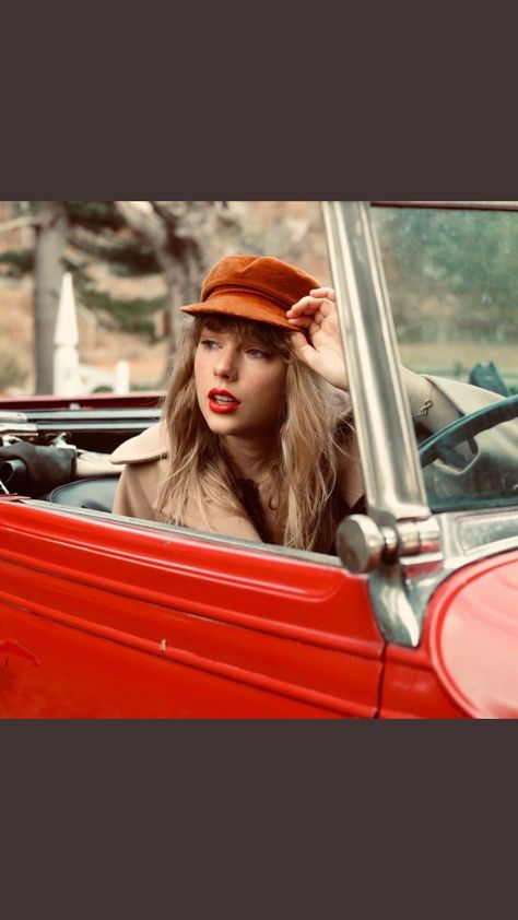 Taylor Swift for Red Taylor's Version photoshoot 2021 Red Taylor Swift Photoshoot, Taylor Swift Red Album, Red Taylor Swift, Taylor Swift Album Cover, Taylor Swift Photoshoot, Swift Wallpaper, Loving Him Was Red, Taylor Swift Cute, 90s Trends