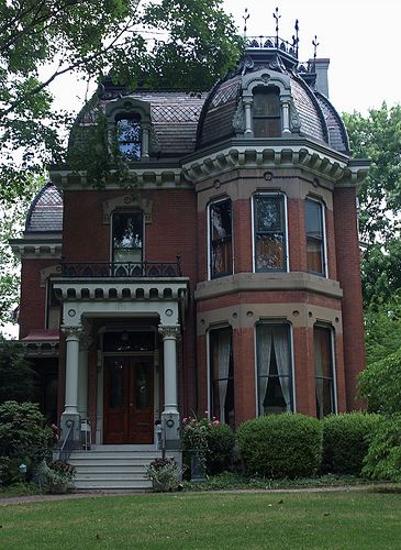 Turn of the 20th Century Mansion, Quincy Illinois Victorian Architecture, Abandoned Mansions, Residence Architecture, Old Victorian Homes, Casa Vintage, Style At Home, Pretty House, Beautiful Architecture, Beautiful Buildings