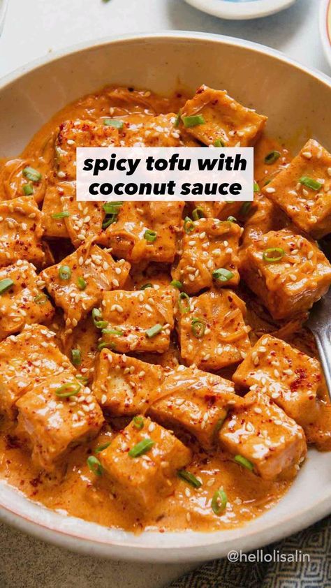 Spicy Tofu Recipes, Creamy Coconut Sauce, Sauce Video, Spicy Tofu, Cibo Asiatico, Mapo Tofu, Coconut Sauce, Tasty Vegetarian Recipes, Video Recipe