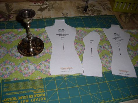 Dress Form Pattern, Diy Dress Form, Tips Menjahit, Doll Dress Form, Mini Dress Form, Diy Pin Cushion, Pin Cushions Patterns, Dress Form Mannequin, Costura Diy