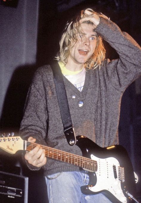 Kurt Cobain Outfit, Kurt Cobian, Nirvana Fashion, Kurt Cobain Style, Hardcore Style, Kurt Cobain Photos, Grunge Fits, Donald Cobain, Jonathan Davis