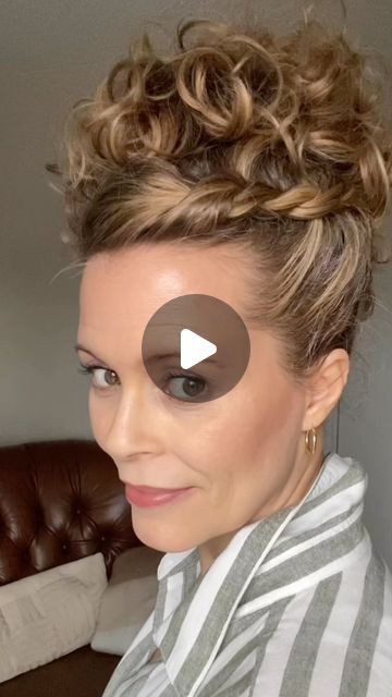 Sandi 🇨🇦 Curly Hair Care, Clean Beauty on Instagram: "My newest favourite updo •separate bangs •pull up half your hair to create a high ponytail •gather the lower section and JOIN in WITH the top section and fluff • twist the bangs & make sure you leave some height at the front •secure the twist with a Bobby pin • fan out the twist for added texture & interest •use additional Bobby pins to secure any top pieces if necessary Tag me if you try this! #easyupdo #curlyupdo #curlyhairupdos #hair #updo #hairstyles #quickhairstyles #hairtips #curlyhair #keepitsimple #hairtutorial #haircare #hairhack #quickupdo #curlyhair #finehair #funupdo #hairvideos #stylingbangs #easybangs #curlybangs #simplehairdo #easyhairstylesforgirls #easyhairstyles #easyhair #simplehair" Updo For Curly Long Hair, Up Styles For Curly Hair, Curly Hair Updo Videos, Me And My Curls, Curly Hairstyles Short Updo, High Bun Bangs, Upstyles For Curly Hair, Quick Curly Updo, How To Style Front Curly Hair