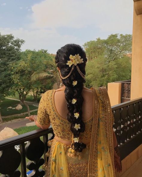 Pretty Braided Hairdo Inspiration for Wedding Ceremonies by Real Brides | ShaadiSaga South Indian Wedding Hairstyles, Bridal Hair Decorations, Hair Style On Saree, Bridal Hairstyle Indian Wedding, Saree Hairstyles, Mehendi Ceremony, Engagement Hairstyles, Traditional Hairstyle, Bridal Hairdo