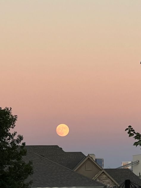 Moon At Sunset, Sunset With Moon, Sunset And Moon, Moon Sunset, Sunset Moon, Pretty Views, Goodnight Moon, Big Moon, Girl Time