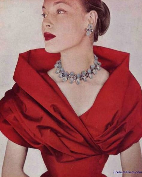Portrait collars of 1950's Vintage Glam, Estilo Marilyn Monroe, Mode Prints, Robes Glamour, Look Retro, Fashion 1950s, 1950s Style, فستان سهرة, Vintage Mode
