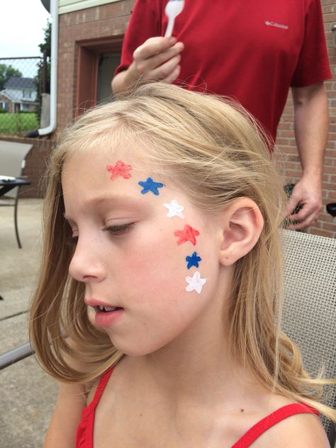 Usa Themed Face Paint, Easy Cheek Face Painting Ideas, Usa Leg Paint, July 4th Face Painting Ideas, Red White And Blue Face Paint Ideas, Memorial Day Face Paint, 4th Of July Body Art, 4th Of July Leg Painting Ideas, Union Jack Face Paint