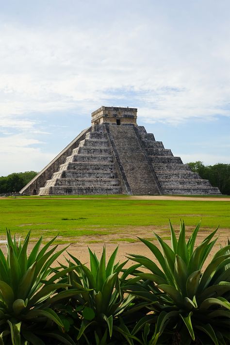 Mayan Temple Art, Mayan Temple Tattoo, Mayan Ruins Mexico, Mexico Temple, Mayan Pyramids, Mexico Holiday, Mayan Architecture, Aztec Temple, Mayan Temple
