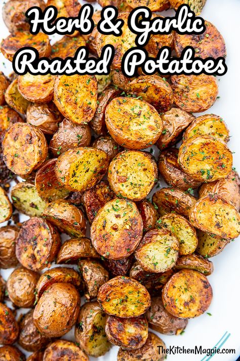 Herb and Garlic Roasted Red Potatoes Essen, Roasted Gemstone Potatoes, Roasted Red Potatoes Recipe, Garlic Roasted Red Potatoes, Vday Dinner, Baked Red Potatoes, Smashed Red Potatoes, Oven Roasted Red Potatoes, Cooking Red Potatoes