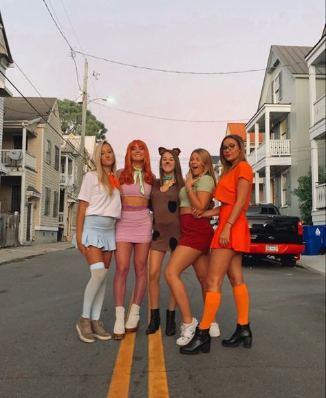 Halloween Costume Ideas Scooby Doo, Group Costume Ideas Scooby Doo, Aesthetic Scooby Doo Costume, Dora Group Costume, Group Of 5 Outfits, 4 Person Costumes Halloween, Scooby Doo Crew Costumes, Womens Scooby Doo Costume, Cute Scooby Doo Costume For Women