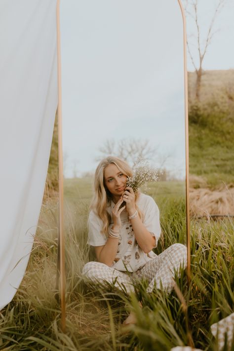 Boho senior pictures with a mirror and wildflowers Senior Pic Prop Ideas, Cactus Senior Pictures, Senior Pictures With Mirrors, Boho Senior Photoshoot, Senior Pics With Props, Unique Outdoor Senior Pictures, Senior Picture With Props, Senior Picture Ideas Mirror, Field Graduation Photos