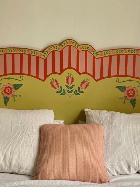 Hand painted double sided headboard. 2 models in one, to vary the decoration of your room! Wooden Bed Frame Styling Boho, Pretty Headboard Ideas, Headboard Refurbished Ideas, Vintage Chic Apartment, Scandi Painted Furniture, Cottage Core Headboard, Maximalist Headboard, Comfy Headboards, Flower Furniture Design