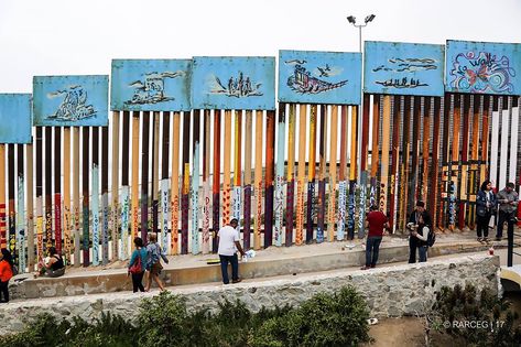 Artists are turning the U.S.-Mexico border fence into the world’s longest peace-themed mural Mexico, Us Mexico Border Wall, Border Art, Mexico Border, Mexican Culture Art, Mexican Border, Border Wall, Spring 23, Social Art