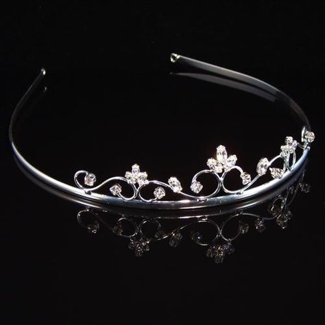 Simple, but very pretty! Simple Tiara, Prom Tiaras, Tiara Accessories, Hair Accessories Tiara, Crown Aesthetic, Silver Tiara, Beautiful Tiaras, Diamond Tiara, Princess Tiara