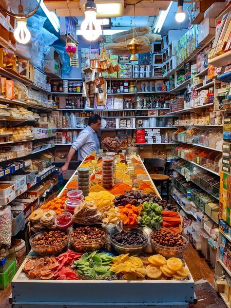 Indian Grocery Store Design, Grocery Design, Arabic Market, Middle Eastern Market, Small Store Design, Lebanon Food, Store Warehouse, Indian Grocery Store, Store Shelves Design