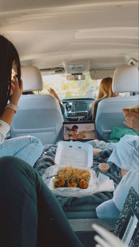 Car movies
Chilling in a car
Hanging out with friends
Teenage ideas Chill Activities, Trip With Friends Aesthetic, Road Trip Essentials For Teens, Road Trip Friends, Road Trip Pictures, Road Trip Must Haves, Packing Aesthetic, Road Trip Checklist, Trip Checklist