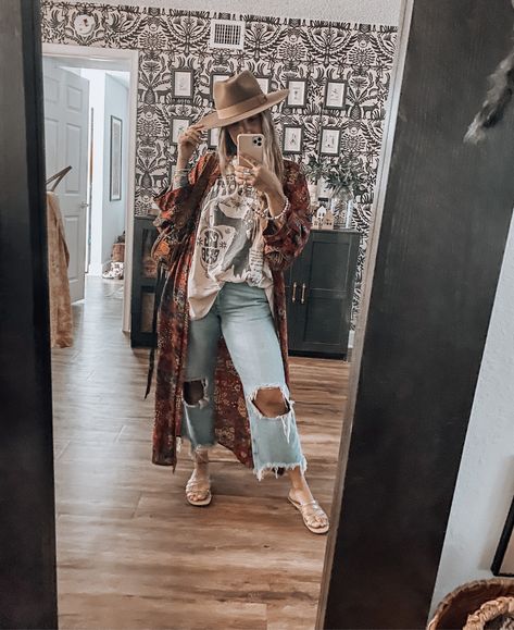 Free People Autumn, Boho Dress Up, Boho Western Outfits Midsize, Boho Outfits Concert, Free People Western Outfits, Hardy Concert Outfit Ideas, Free People Outfits 2023, Casual Boho Outfits Winter, Western Boho Outfits Winter