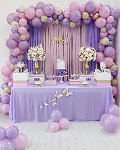 Lavender and pink, how devine! Loved designing this Sophia The First inspired table for little Mila!💜💜💜 Design and Set-up @liveloveplayla… Lilac Balloons, Lila Party, Lavender Baby Showers, Purple Birthday Party, Girl Shower Themes, Idee Babyshower, Decoracion Baby Shower, Baby Shower Purple, Purple Birthday