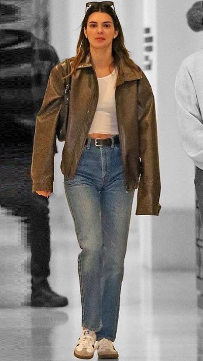 15 Fall 2023 Fashion Trends You Need To Know About Kendall 2023 Outfit, Kendall Jenner Jean Jacket, Model Off Duty Outfits Winter, Kendall Jenner 2023 Street Style, Kendall Jenner Casual Outfits 2023, Autumn 2023 Style, Kendall Jenner Recent Outfits, Model Off Duty Winter Outfits, Ootd Kendall Jenner