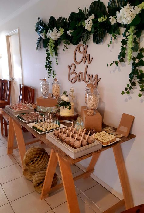 Baby Shower No Balloons, Baby Shower Home Decor Ideas, Simple Baby Shower Backdrop Ideas, Baby Shower Food Decorations, Baby Shower Food Display Ideas, Baby Shower Tables Decoration Ideas, Baby Shower Desert Bar Ideas, Dessert Bar Baby Shower Ideas, Netural Baby Shower Decoration