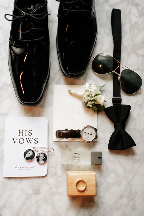 Details Shots Wedding Groom, Groomsmen Details Photos, Grooms Flat Lay Wedding, Wedding Flat Lay Photography Groom, Important Photos On Wedding Day, Men’s Wedding Detail Photos, Grooms Details Flatlay, Photography Details Wedding, Mens Detail Shots Wedding