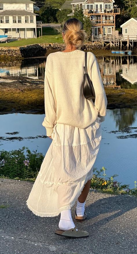 Overalls Outfit With Sweater, Scandinavian Fashion Spring, Cape Cod Fashion, Lightweight Clothing, Casual Outfits For Work, Outdoor Streetwear, Sweat Gris, Comfy Summer Outfits, Alledaagse Outfits