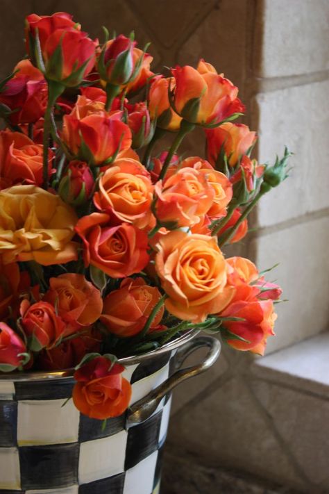 Flowers Bucket, Roses Beautiful, Flower Bucket, Rose Orange, Roses Pink, Colorful Roses, Trendy Flowers, Orange Roses, Love Rose