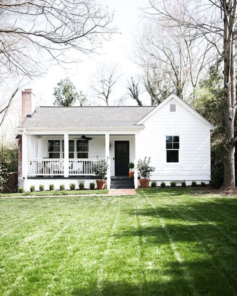 1920s Cottage Bungalow, Small Home Cottage, Texas Cottage Homes, Small Guesthouse Ideas, Small House With Porch, White House With Wood Accents, Modern French Country Cottage, Small Home Exterior, Mini Farmhouse