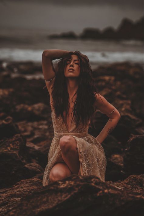 Ethereal Photoshoot Aesthetic, Earthy Boho Photoshoot, Ethereal Nature Photoshoot, Earth Woman Aesthetic, Wild Feminine Photography, Earthy Goddess Aesthetic, Greek Woman Photography, Beach Photo Shoot Aesthetic, Ocean Goddess Photoshoot