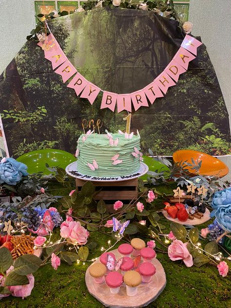 Fairy Themed 21st Birthday, Enchanted 18th Birthday, Enchanted 1st Birthday Theme, Magical Themed Birthday Party, Fairy Theme Party Enchanted Forest, Fairy Decor Birthday, Forest First Birthday Party Girl, Magical Theme Birthday Party, Birthday Themes For Sweet 16