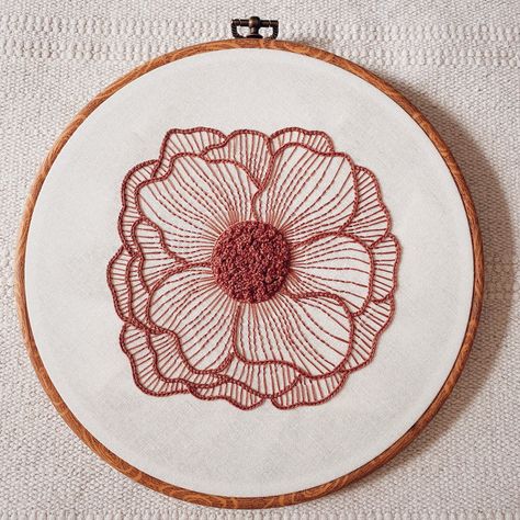 Flower Embroidery Outline, Single Flower Embroidery, Flower Outline Embroidery, Bouquet Of Lavender, Herb Embroidery, Floral Drawings, Diy Beginner, Flower Outline, Stitch Work