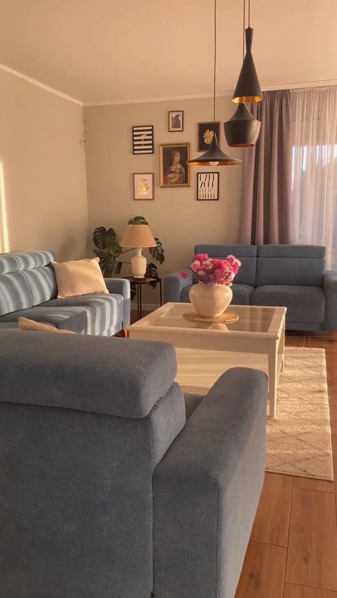 Blue Sofa Aesthetic, Aesthetic Apartments, Bedroom Blue, Latest Living Room Designs, تصميم للمنزل العصري, Apartment Living Room Design, Future Apartment Decor, Casa Vintage, Hiasan Bilik