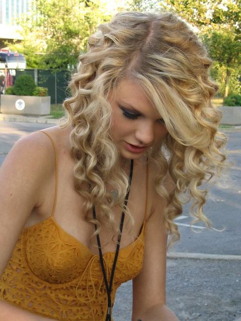 Taylor Swift Debut Album, Young Taylor Swift, Baby Taylor, Taylor Swift Cute, Taylor Swift New, Taylor Swift Hot, Estilo Taylor Swift, Swift Photo, Rare Pictures