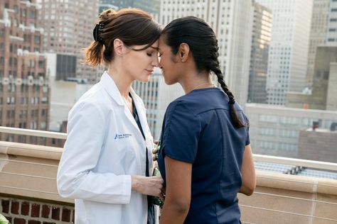 Olivia Wilde, New Amsterdam Tv Series, Lauren Bloom, Janet Montgomery, Promotional Photos, New Amsterdam, Female Doctor, Couples Goals, Science Fair