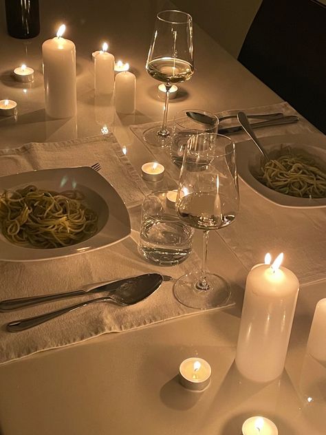 Romantic Candle Light Dinner Aesthetic, Romantic At Home Dinner Decor, Date Night Dinner At Home Decor, Date Night Aesthetic Dinner At Home, Dinner Date Set Up, Date Table Set Up Romantic, Date Night Dinner Table Setting, Romantic Spaghetti Dinner, Dinner Candles Aesthetic