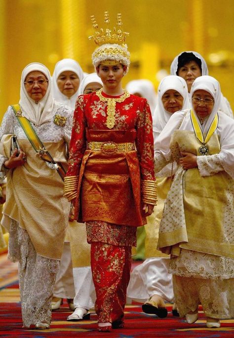 Princess Dayangku Sarah of Brunei  Who was she wearing? She wore five outfits created by different local designers  What did it cost? $4 million Princess Sarah, Bandar Seri Begawan, Abdul Mateen, Royal Wedding Gowns, Cultural Fashion, Wedding Ceremony Traditions, Royal Couple, Iconic Weddings, Sophie Marceau