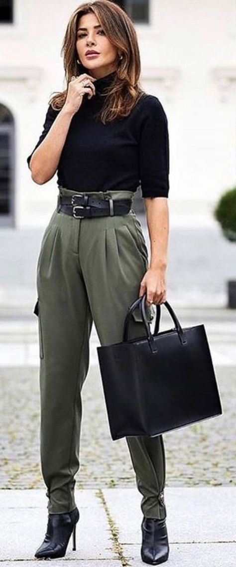 Black & Khaki. Haute Couture, Couture, Bussines Casual Woman, Edgy Work Outfits, Professional Outfits Women, Business Casual Outfits For Work, Outfits Edgy, Corporate Fashion, Corporate Outfits