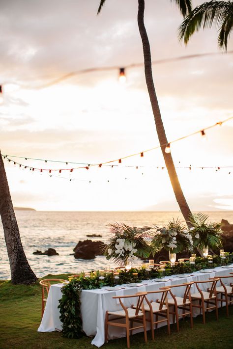 White Beach Wedding Reception, Wedding Venues Tropical, Wedding Near Beach, Wedding Hawaiian Theme, Green Destination Wedding, Wedding Theme Ideas Beach, Kauai Beach Wedding, Tropical Boho Wedding Cake, Island Wedding Ideas Caribbean